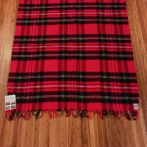 Troy Robe PLAID Fringe Stadium Carriage Throw Blanket Red NEW - Picture 4 of 4